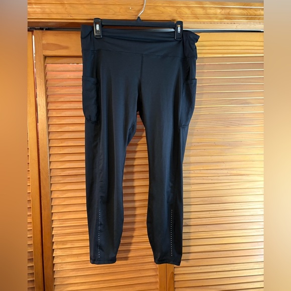 Yogalicious Black Leggings with Pockets - Picture 1 of 3